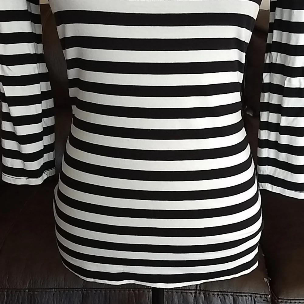 Guess Open Back Shirt‎ - Picture 3 of 9